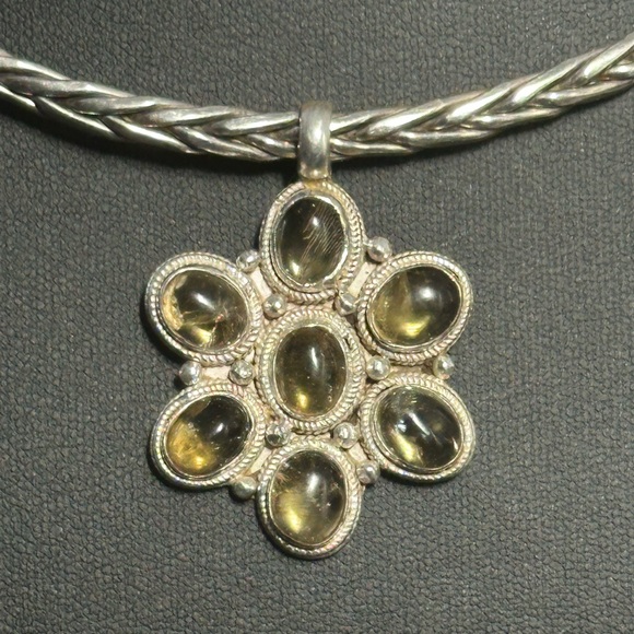 Golden rutilated quartz flower sterling silver pendant - Picture 6 of 12